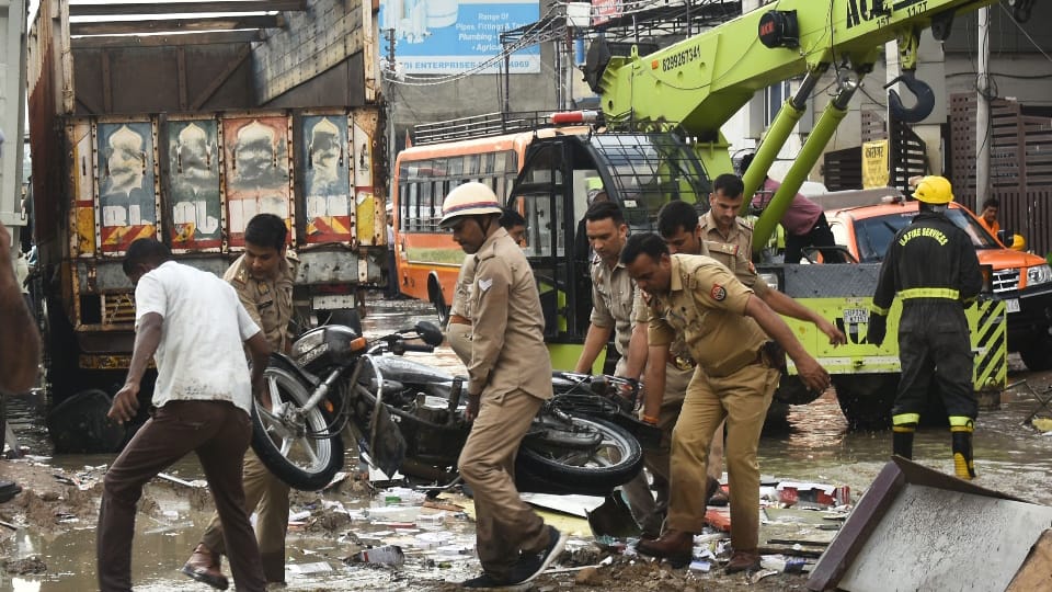 Lucknow: Rescue operation still continue in transport nagar building collapse.