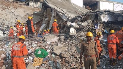 Lucknow Building Collapse News three-storey building collapsed During Rain in Lucknow Many Dead Photos