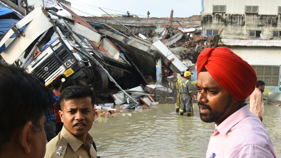 Lucknow Building Collapse Eyewitnesses say It felt like a bomb had exploded see photos