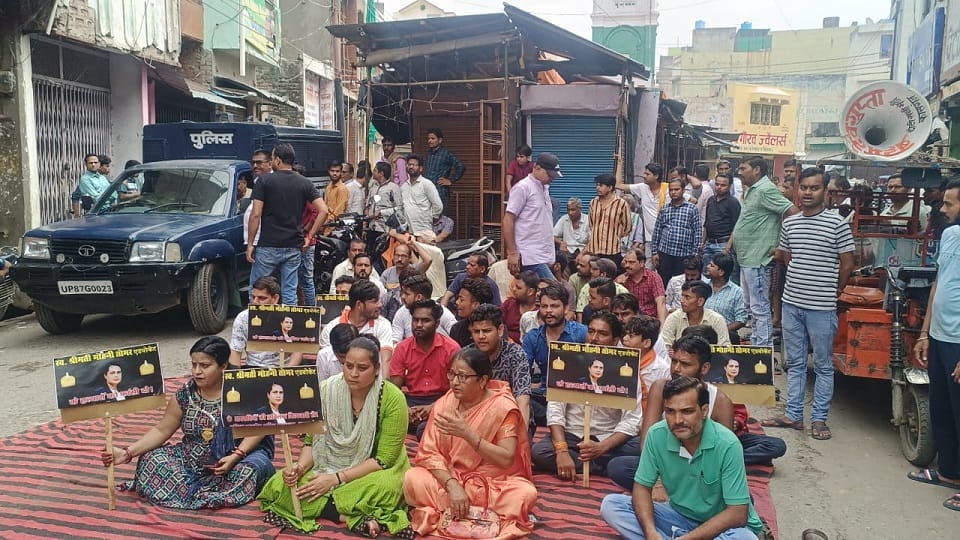 Female advocate murder case: Kasganj markets closed Hindu organizations clash with police
