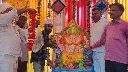 Ganesh Chaturthi special Ganpati idol worshipped in Muslim family in Jaunpur