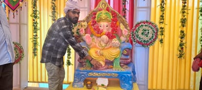 Ganesh Chaturthi special Ganpati idol worshipped in Muslim family in Jaunpur