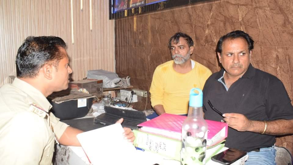 UP News: 20 lakh rupees stolen by cutting the grill of scrap dealer's office in Meerut