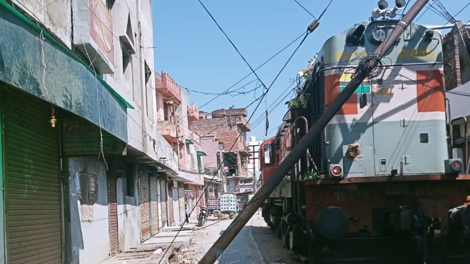 Electric pole broken by train engine in Pathankot