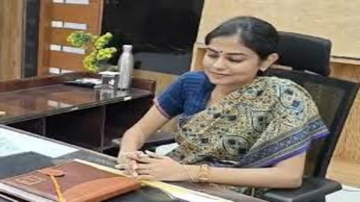 Alwar News: Newly appointed Collector took charge, said - first priority will be to take Alwar to the top