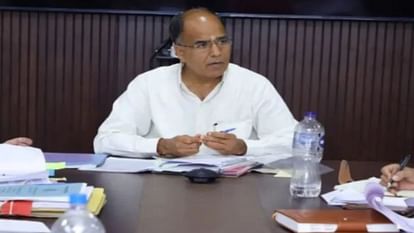 Jhunjhunu News : जलदाय मंत्री की अधिकारियों को सख्त हिदायत, जो काम नहीं करेगा, उसका होगा तबादला Jhunjhunu News: Strict instructions from Water Supply Minister, anyone who will not work will be transferred