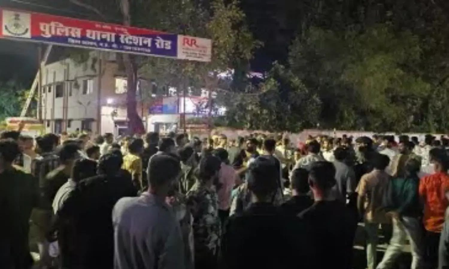 जलूस पर पथराव के बाद रतलाम में तनाव।