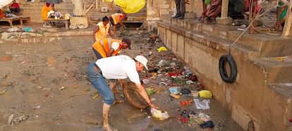 flood water receded in Kashi Namami Gange and Municipal Corporation started cleaning Ghats