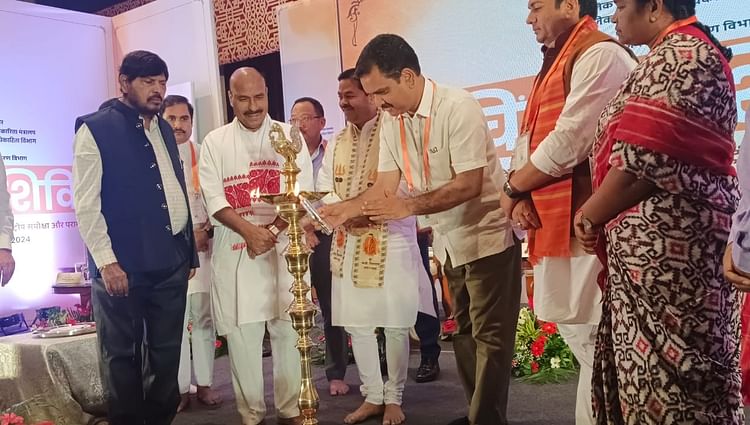 UP News: आगरा में सामाजिक न्याय पर चिंतन हुआ शुरू, केंद्रीय मंत्री राम दास आठावले ने किया शुभारंभ
