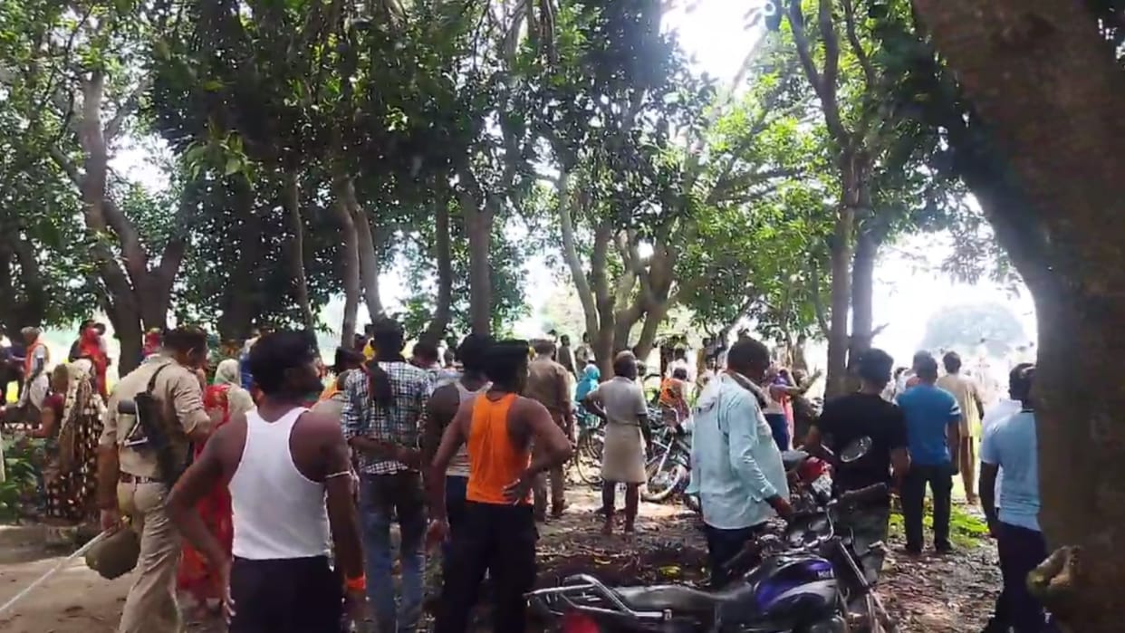 An old man killed in Musafirkhana area in Amethi.
