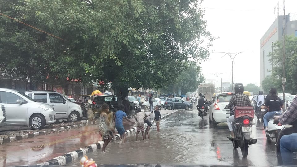 Heavy rain with strong winds in Delhi-NCR traffic jam in many areas