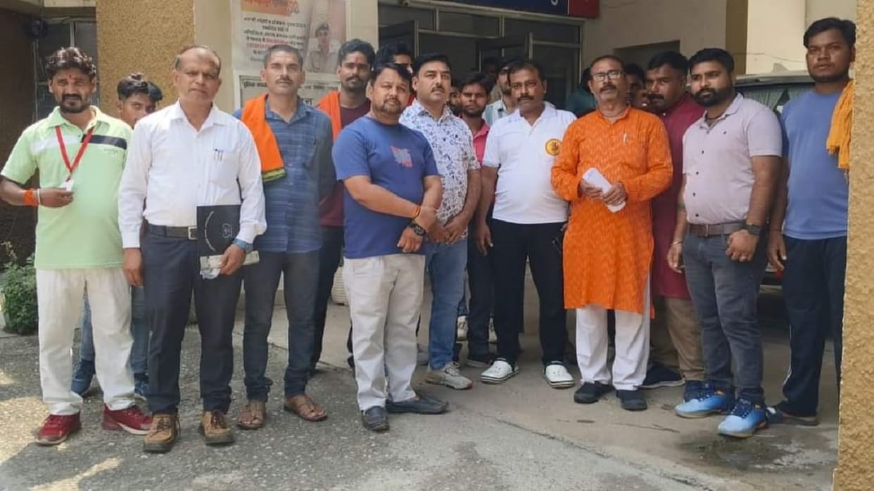 Arrest the cow smugglers Gau Rakshak Dal made a demand to SP in Shahjahanpur