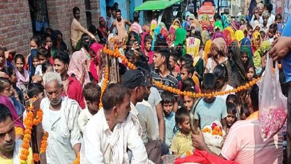 cow died crowd gathered so much streets were packed villagers looked emotional