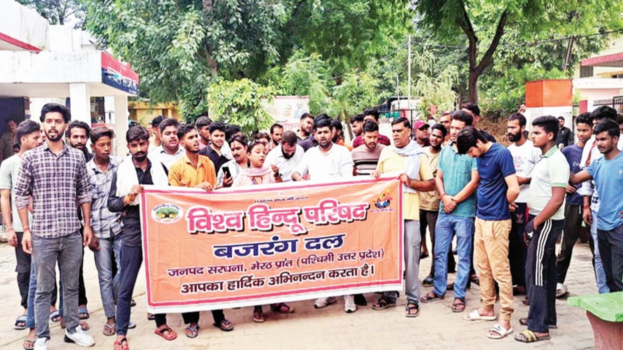 Meerut: Youth posted a video of cars with Pakistani flags, anger and uproar among Hindu organizations