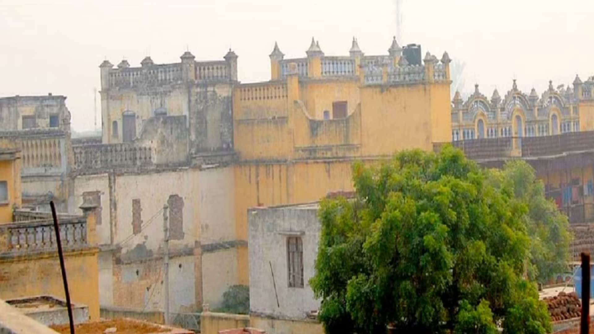 BAGHPAT: people are identified by the name of haveli in Bamnauli baghpat, people known as totoa, bandar