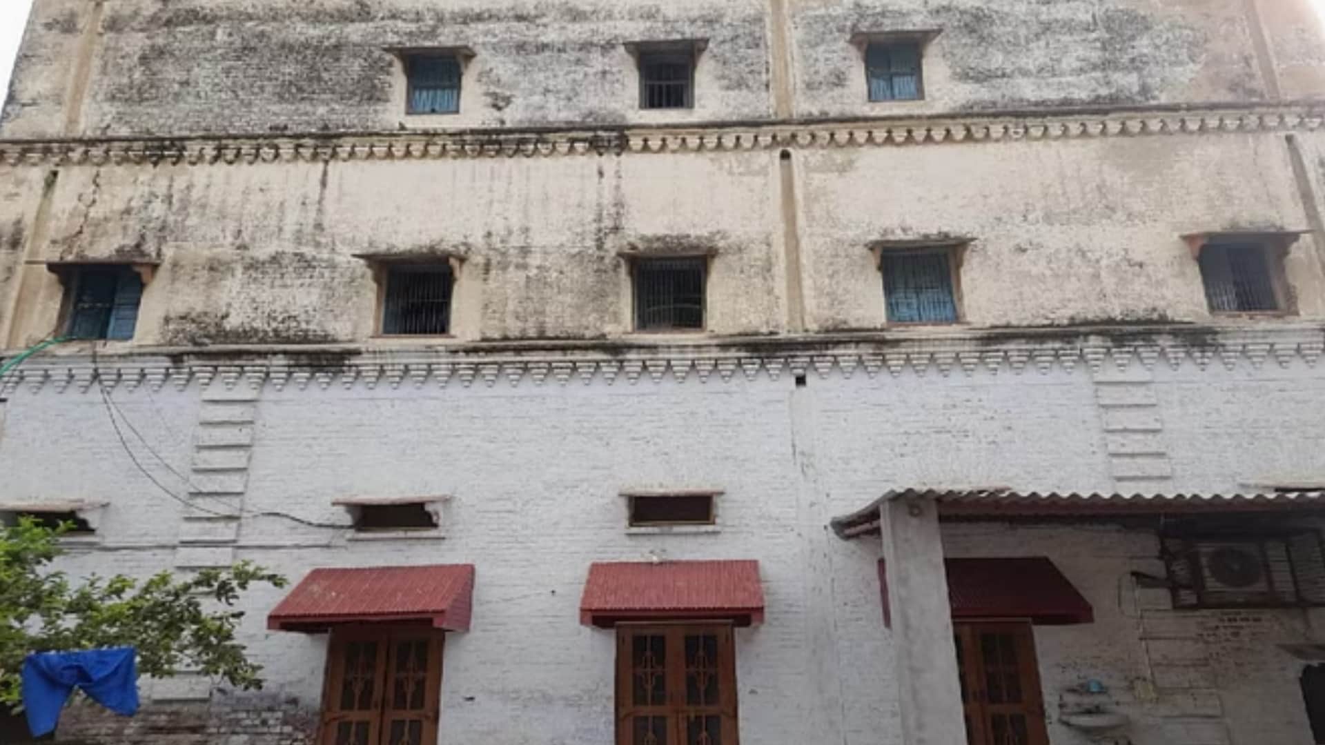 BAGHPAT: people are identified by the name of haveli in Bamnauli baghpat, people known as totoa, bandar