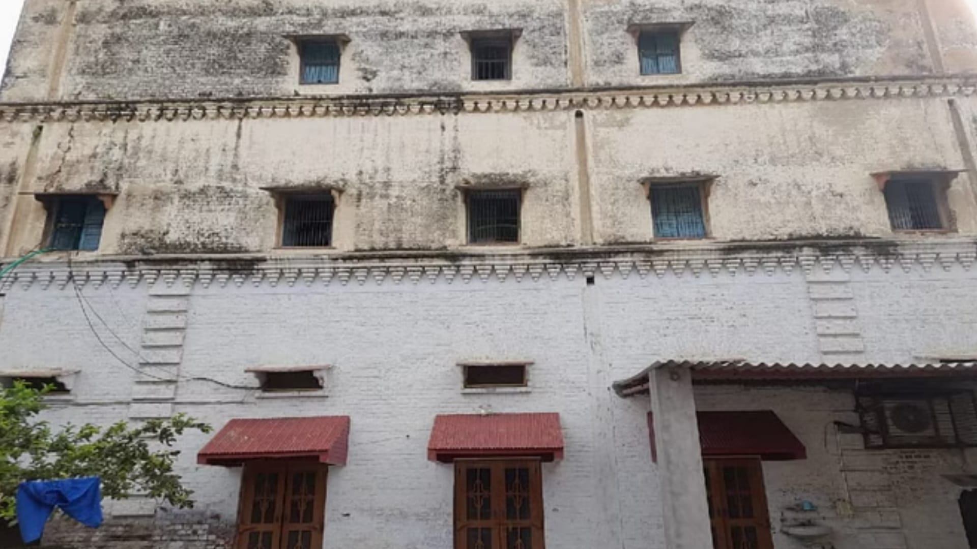 BAGHPAT: people are identified by the name of haveli in Bamnauli baghpat, people known as totoa, bandar