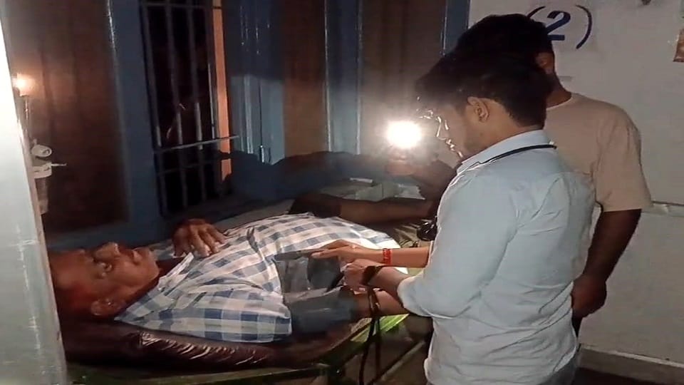 Lights not working for 14 hours in Aligarh district hospital
