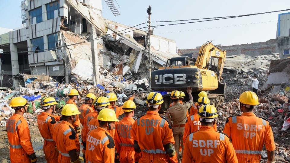 Lucknow Building Collapse Jasmeet had come out when he returned to get his laptop building collapsed