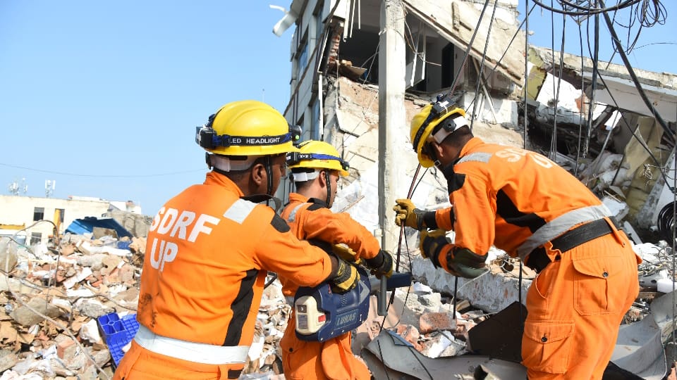 Lucknow Building Collapse Jasmeet had come out when he returned to get his laptop building collapsed
