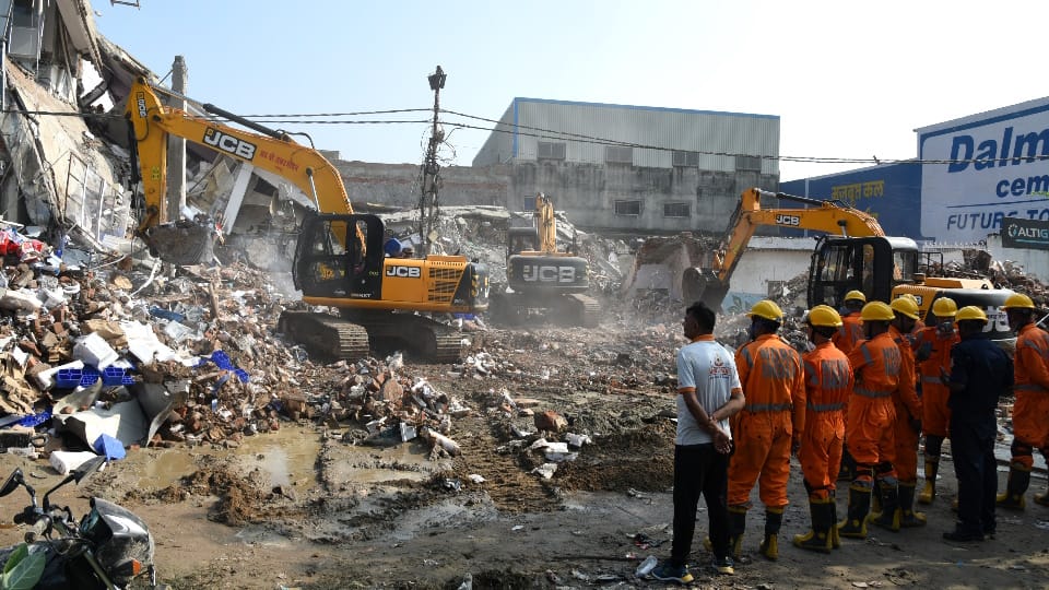 Lucknow Building Collapse Screams heard from inside rubble people arrived like saviors, saved lives of many