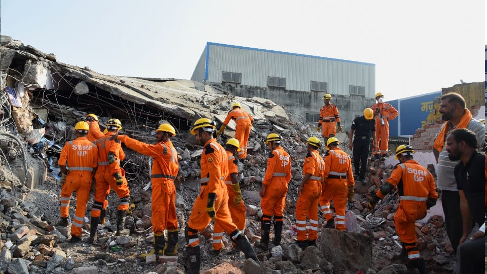 Lucknow Building Collapse Screams heard from inside rubble people arrived like saviors, saved lives of many