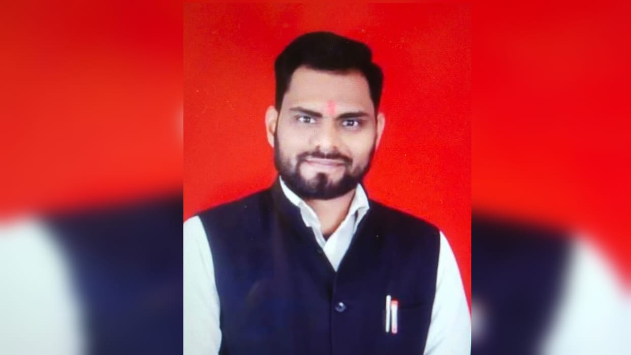 Pratapgarh Accident Young advocate dies in road accident Unknow vehicle hits bike