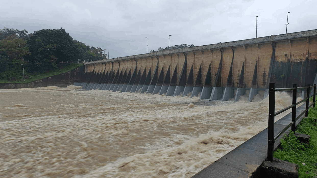 Gates of Silli Dam filled with rain in Dhamtari opened automatically