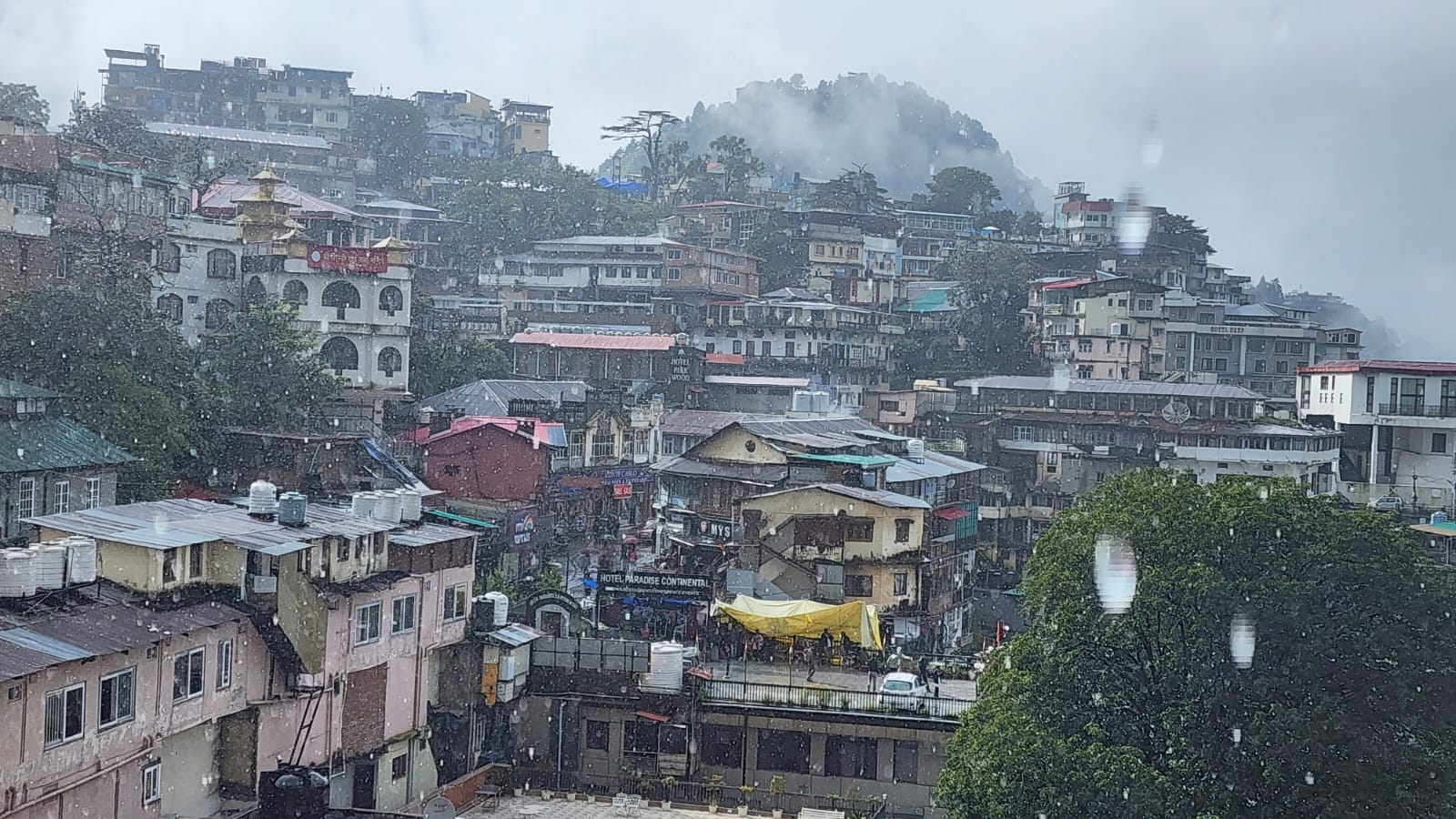 Rainfall Continuously for two months in Mussoorie weather has become pleasant due to fog Photos