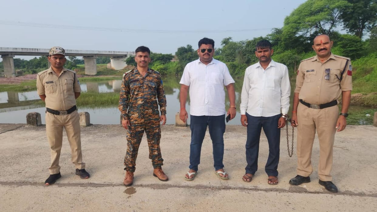 Chhatarpur News Attempt of murder over money transaction due to purchase of land accused arrested with weapon