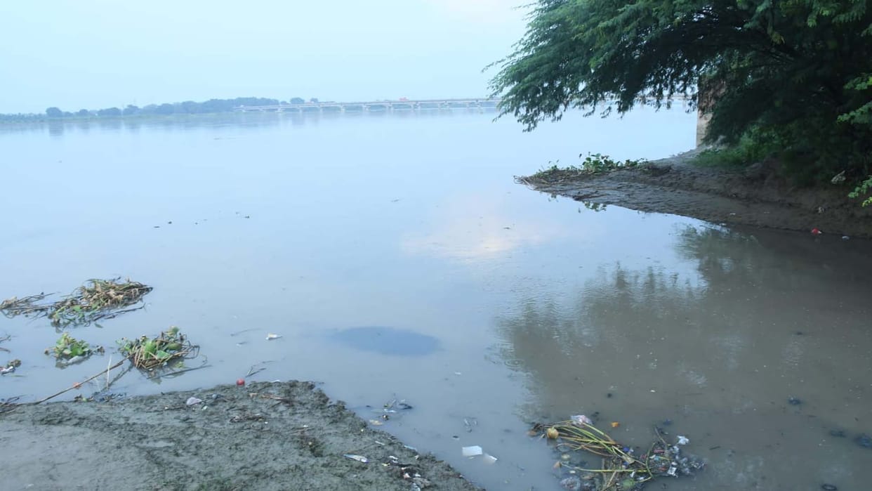 Kanpur: Poison is being released into the Ganga under the pretext of increased water level
