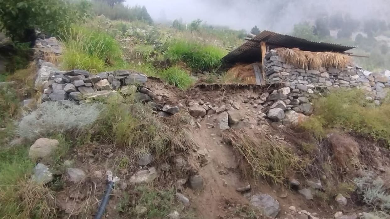 Kinnaur News Hill collapsed in Pangi village apple and cash crops destroyed on 25 bighas of land