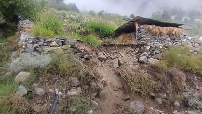 Kinnaur News: पांगी गांव में पहाड़ी दरकी, 25 बीघा भूमि पर सेब और नकदी फसलें तबाह, इतने नुकसान का अनुमान Kinnaur News Hill collapsed in Pangi village apple and cash crops destroyed on 25 bighas of land