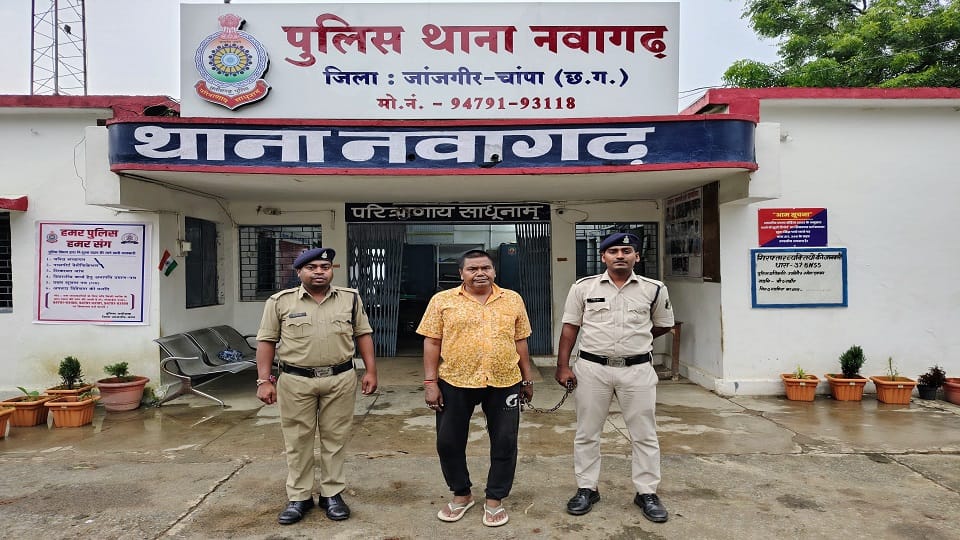 पुलिस की गिरफ्त में आरोपी