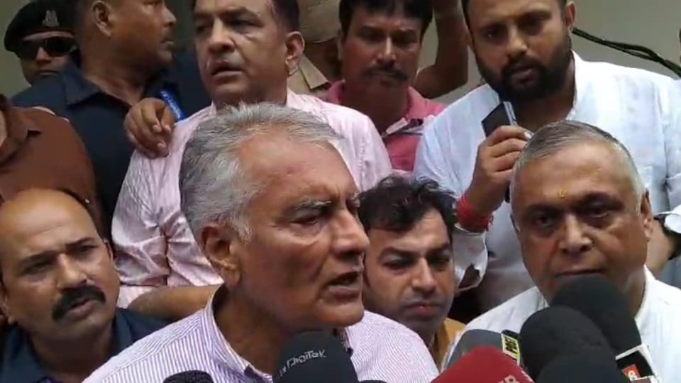 Punjab BJP President met with girl who is kidnapped