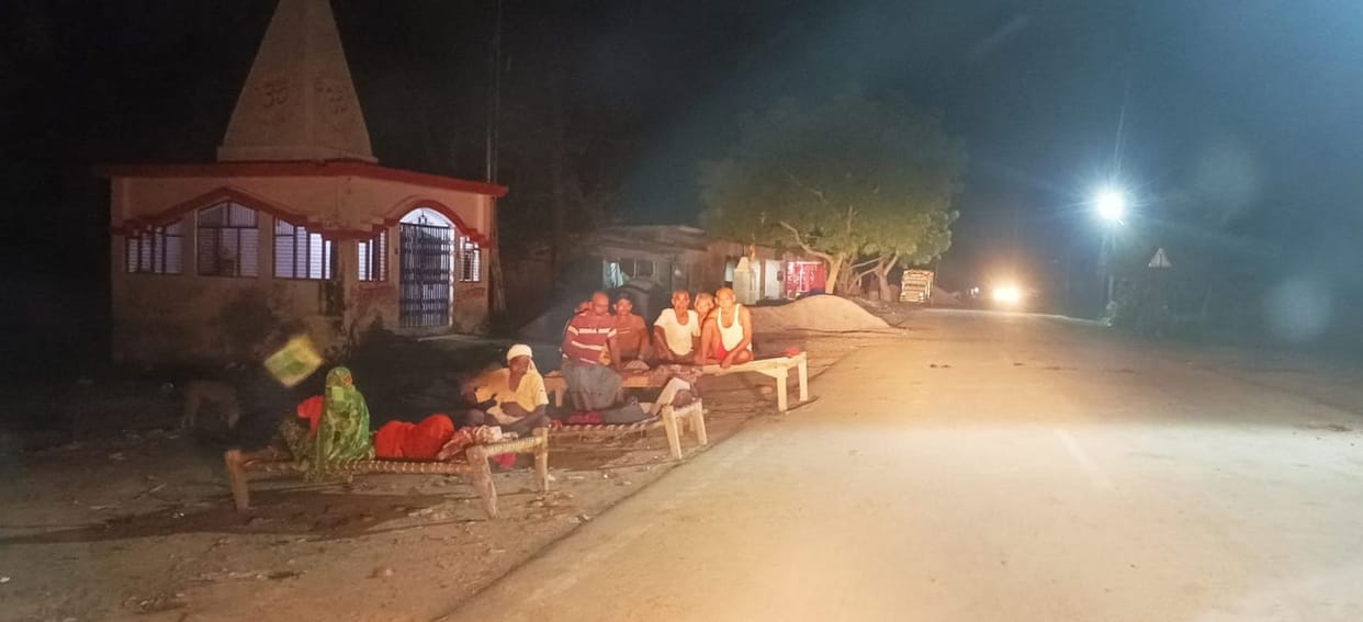 Bahraich: Fear of wolf is increasing, villagers kept patrolling with axe-spear, wolf seen again in camera