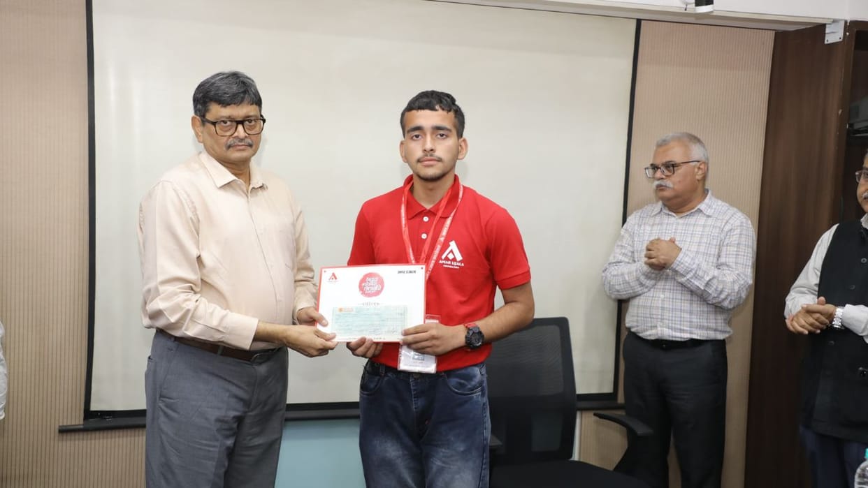 Himachal News Atul Maheshwari Scholarship gave wings to the dreams of a farmer son