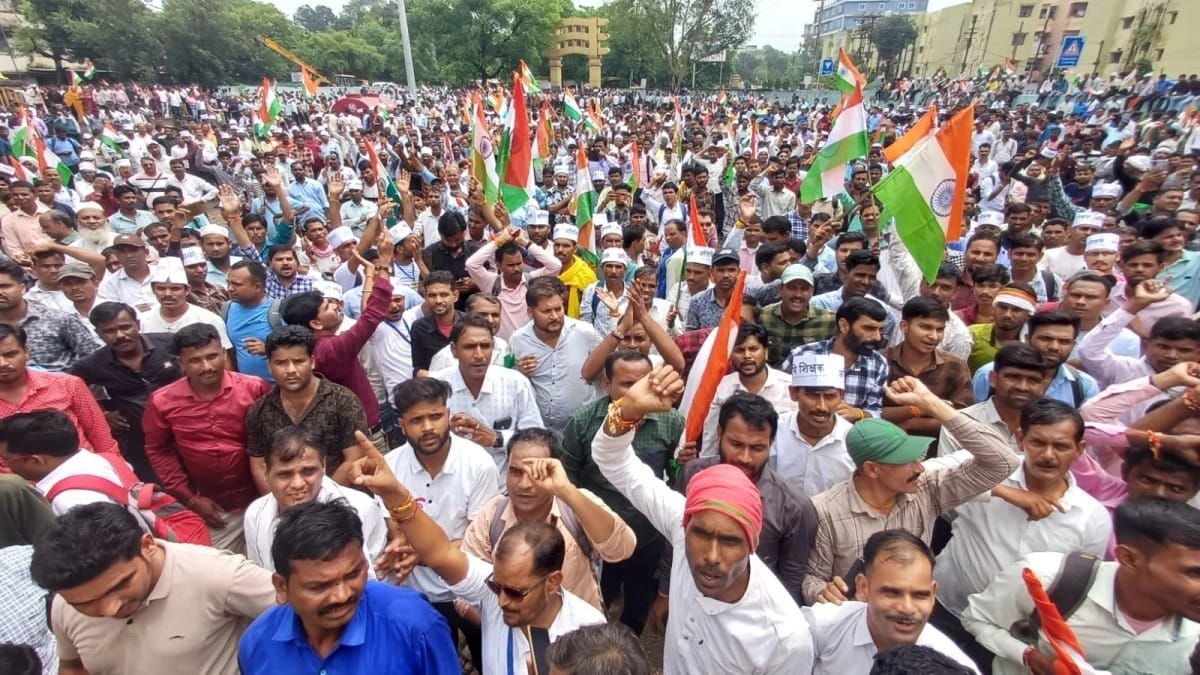Demonstration by guest teachers in Bhopal, many injured in clash with police, Leader of Opposition Umang Singh