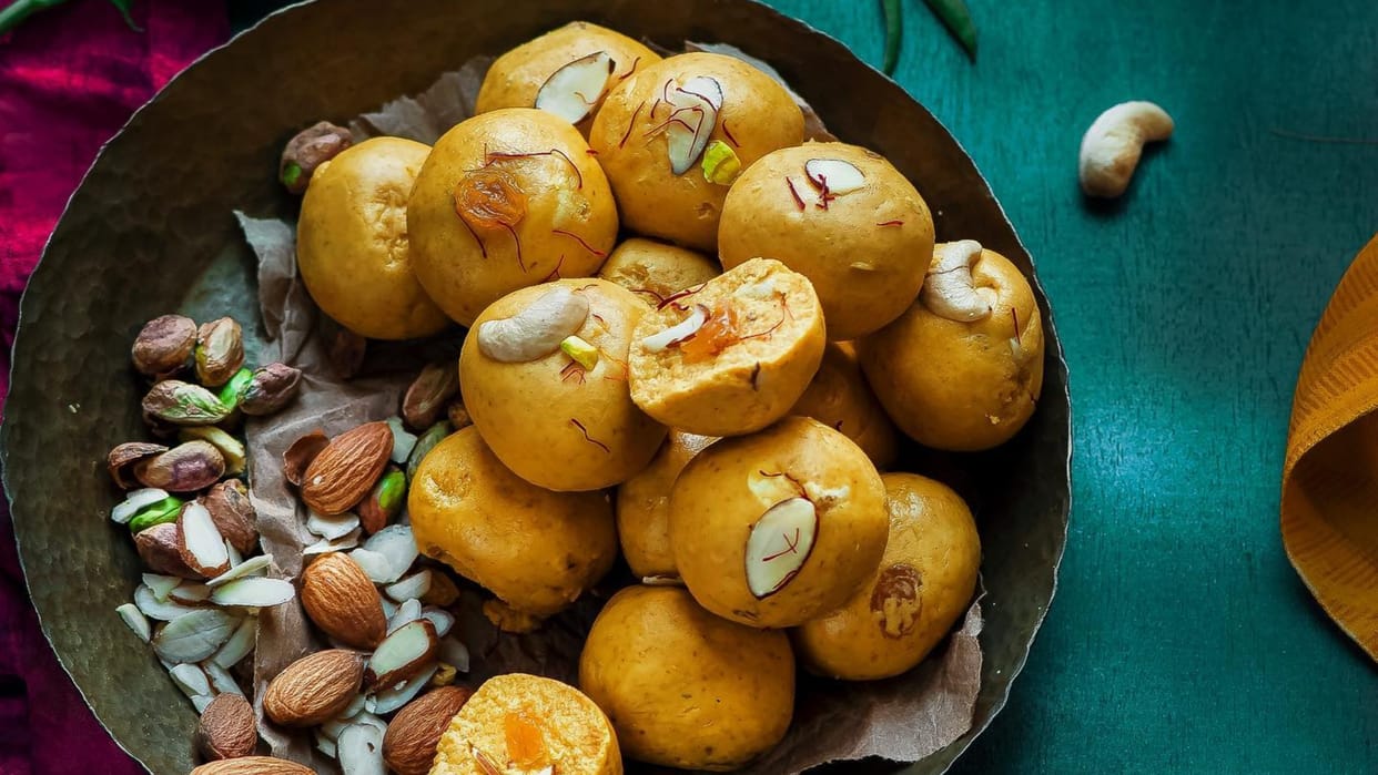 Diwali 2025 How to Make Besan Laddoos for Ganpati Bhog Recipe Step by Step Process