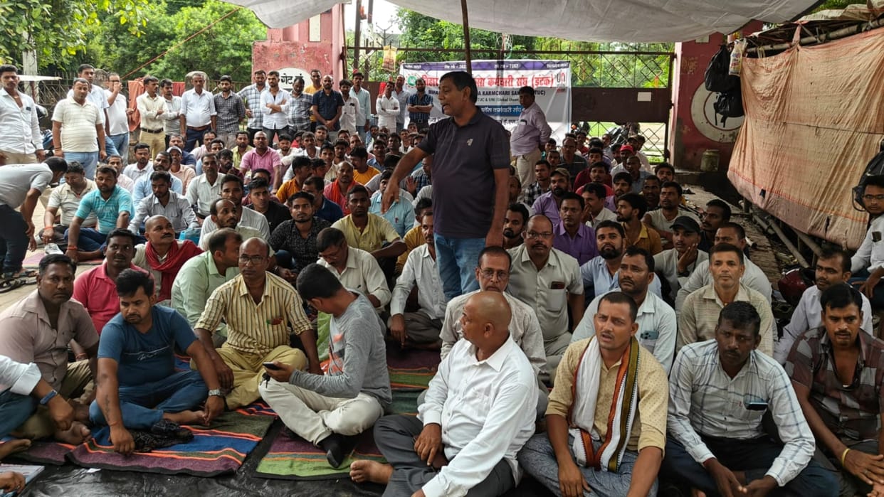 Bihar News: Ambulance drivers go on strike in Gaya after not paid salaries for four months