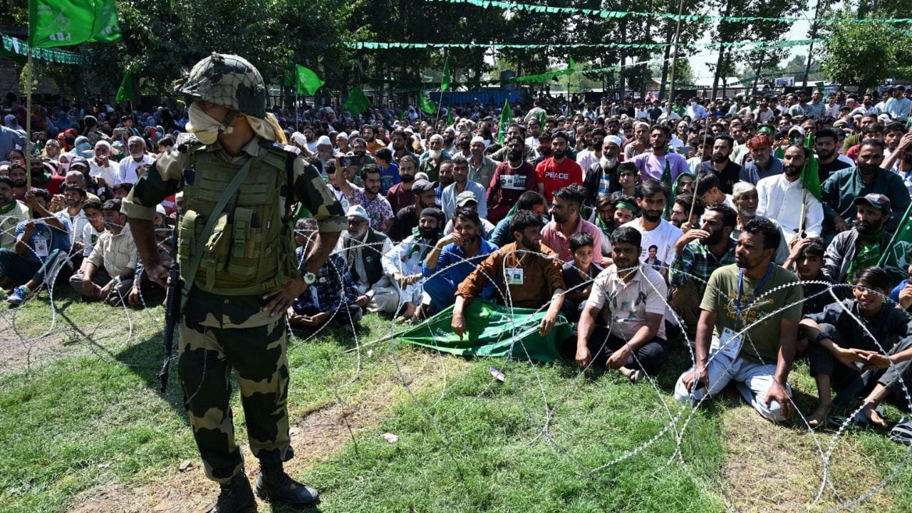 Mehbooba Mufti addresses election rally in Pulwama, appeals for public support for Wahid Para