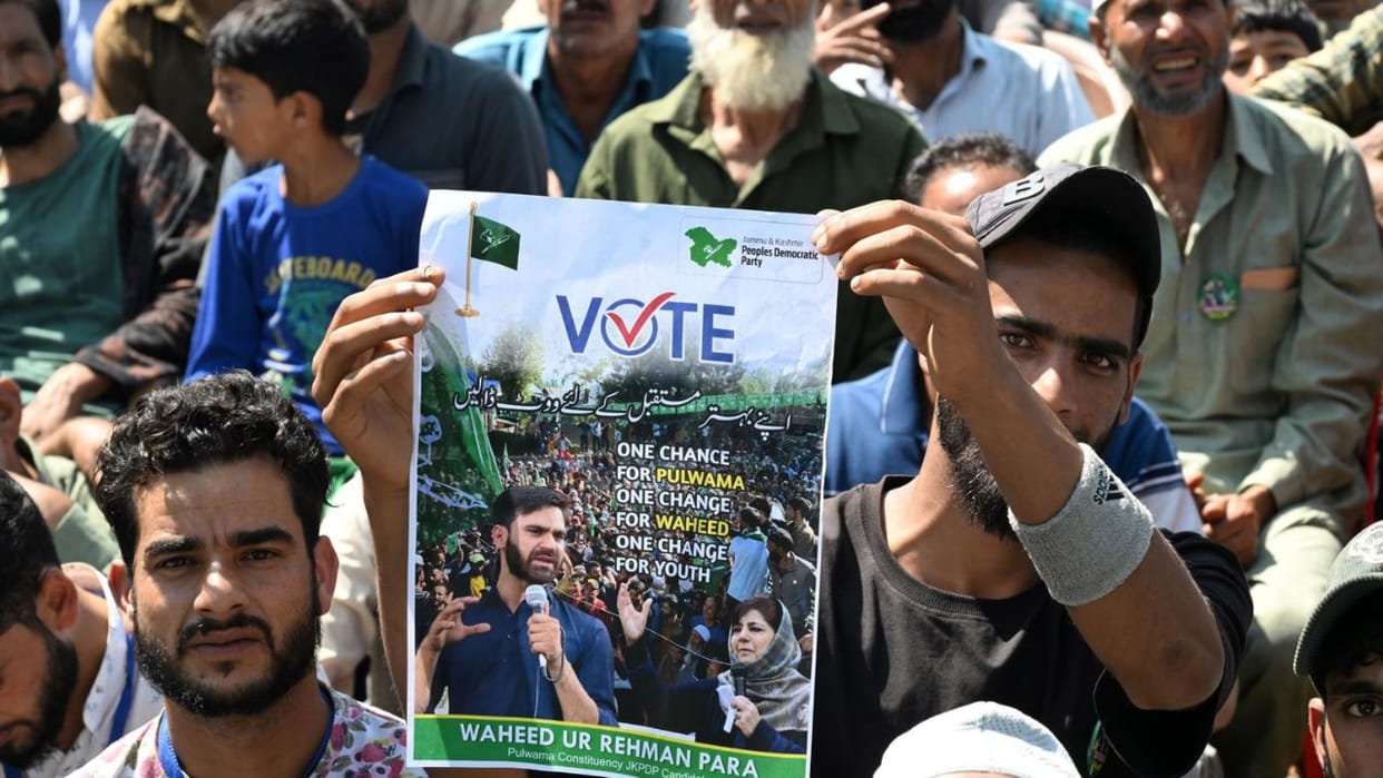 Mehbooba Mufti addresses election rally in Pulwama, appeals for public support for Wahid Para