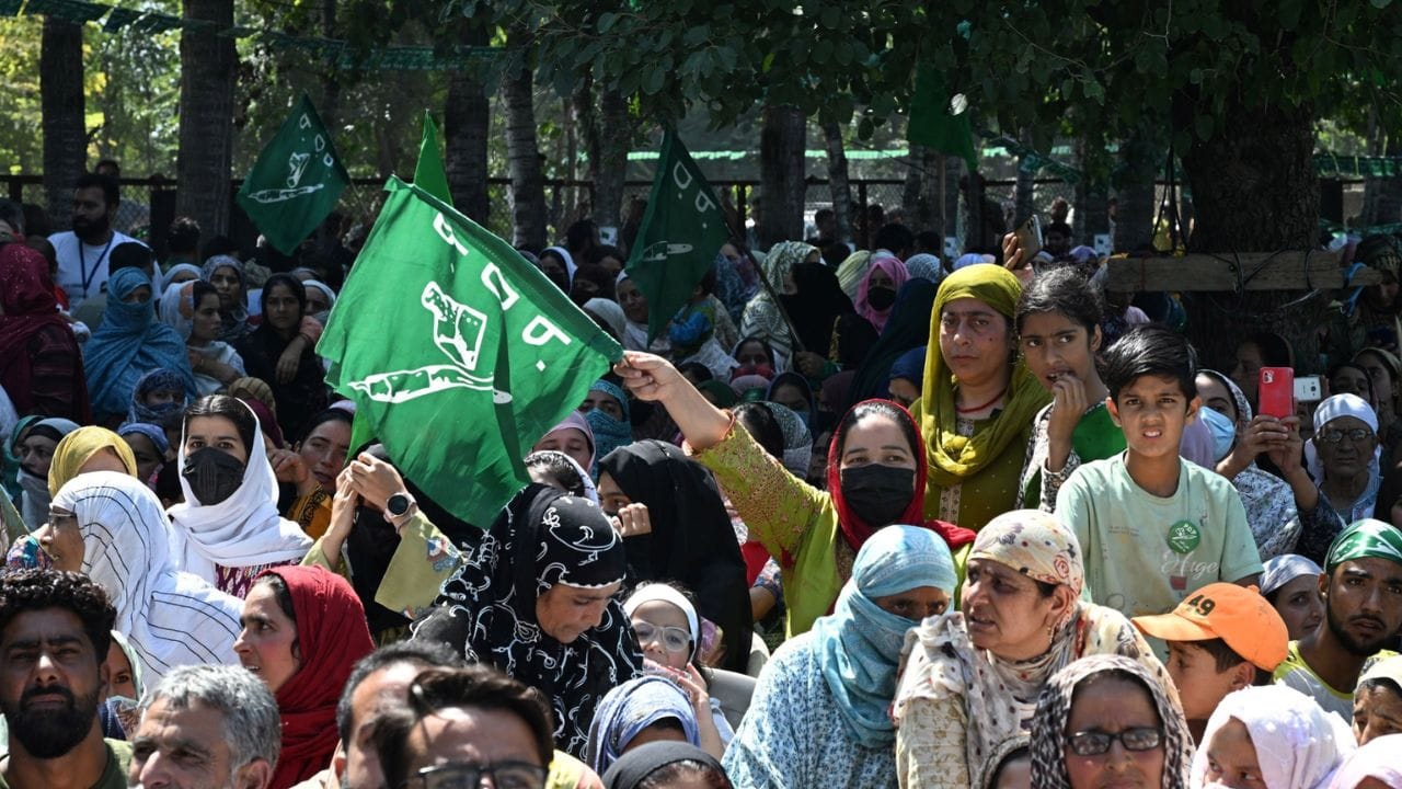Mehbooba Mufti addresses election rally in Pulwama, appeals for public support for Wahid Para