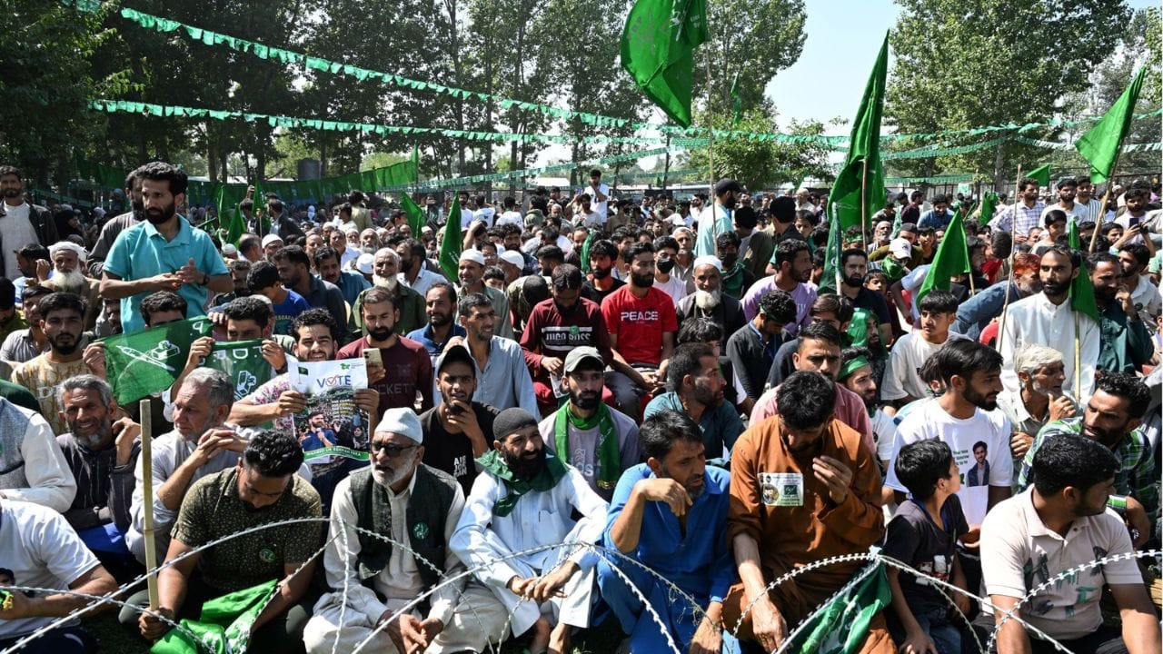 Mehbooba Mufti addresses election rally in Pulwama, appeals for public support for Wahid Para