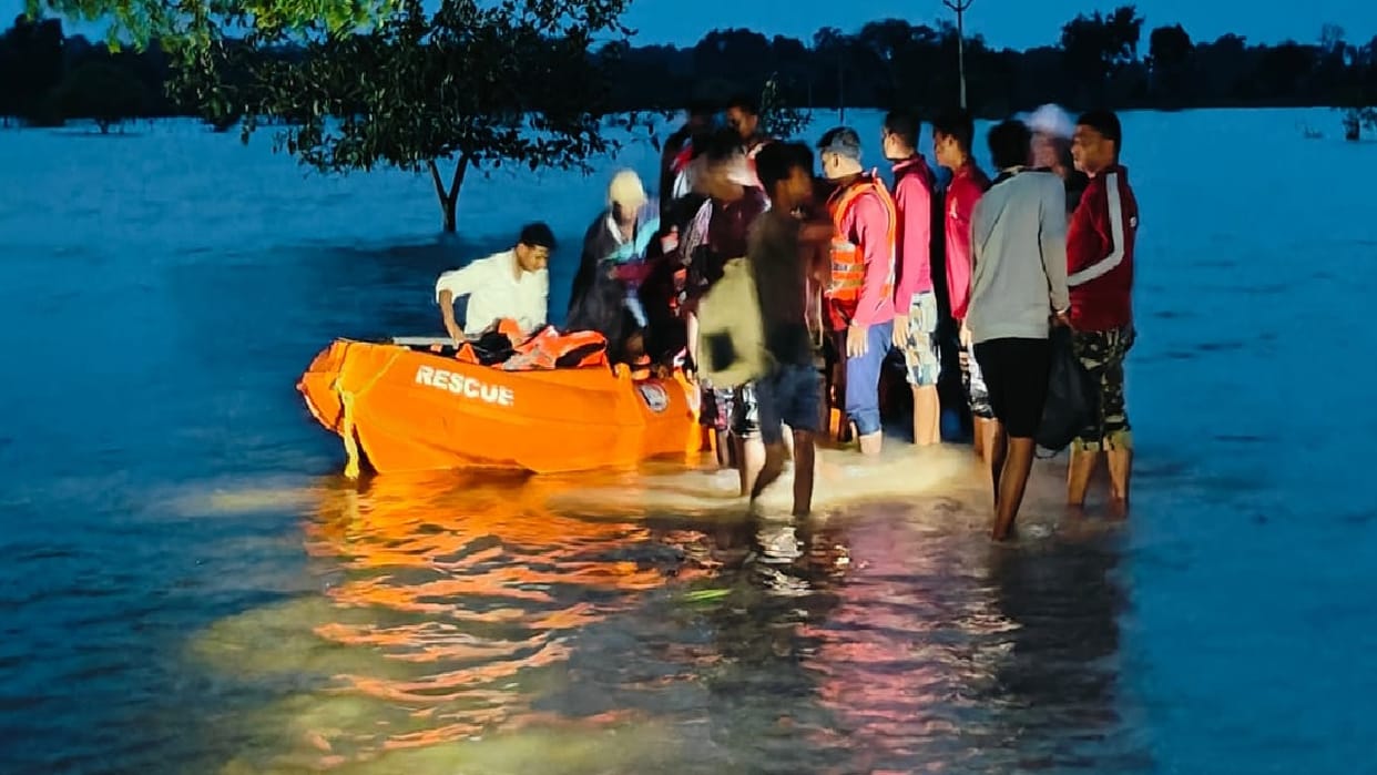 SDRF evacuated 50 people safely from two places in Durg