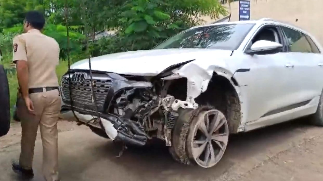Fadnavis ineligible to head home dept: Raut on accident involving BJP leader son's car