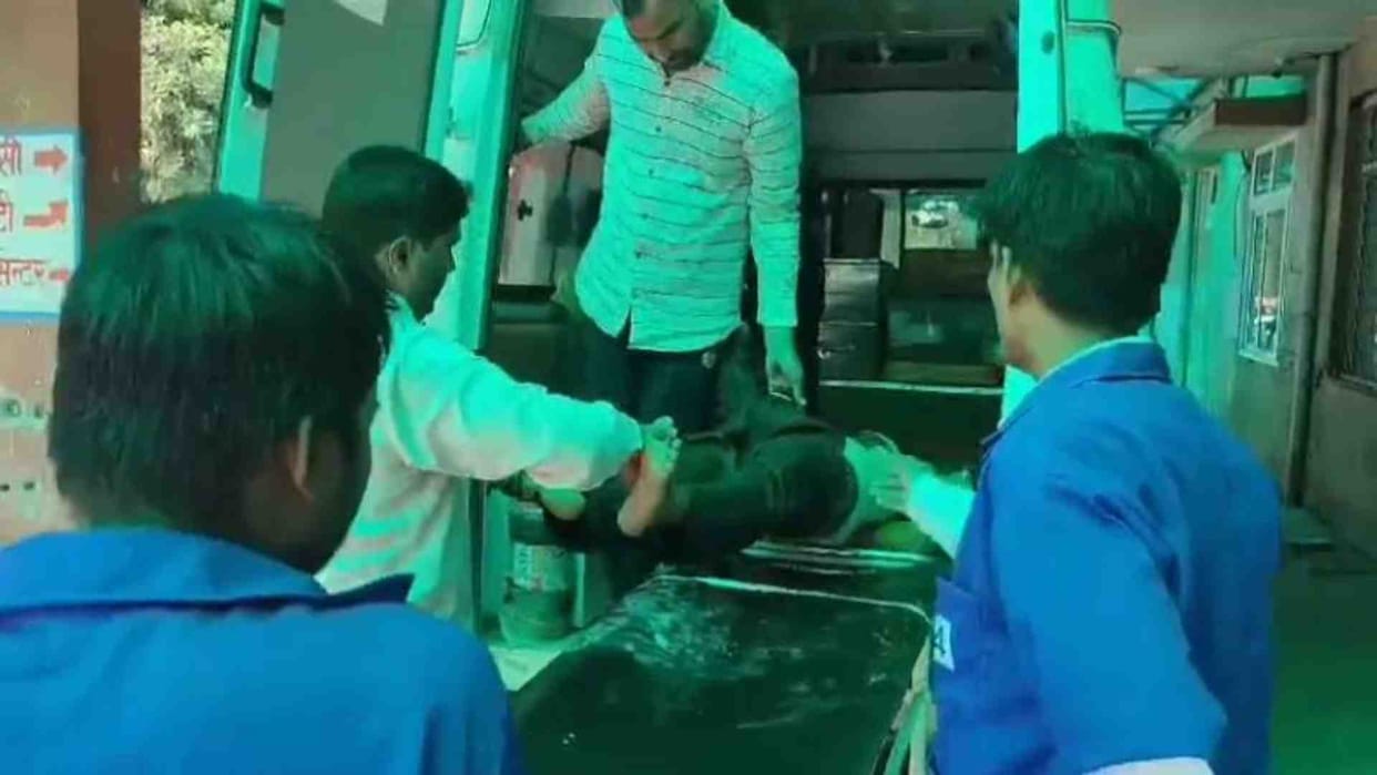 Alwar News: Six people injured in a collision between two vehicles near Dhikaka village in Alwar