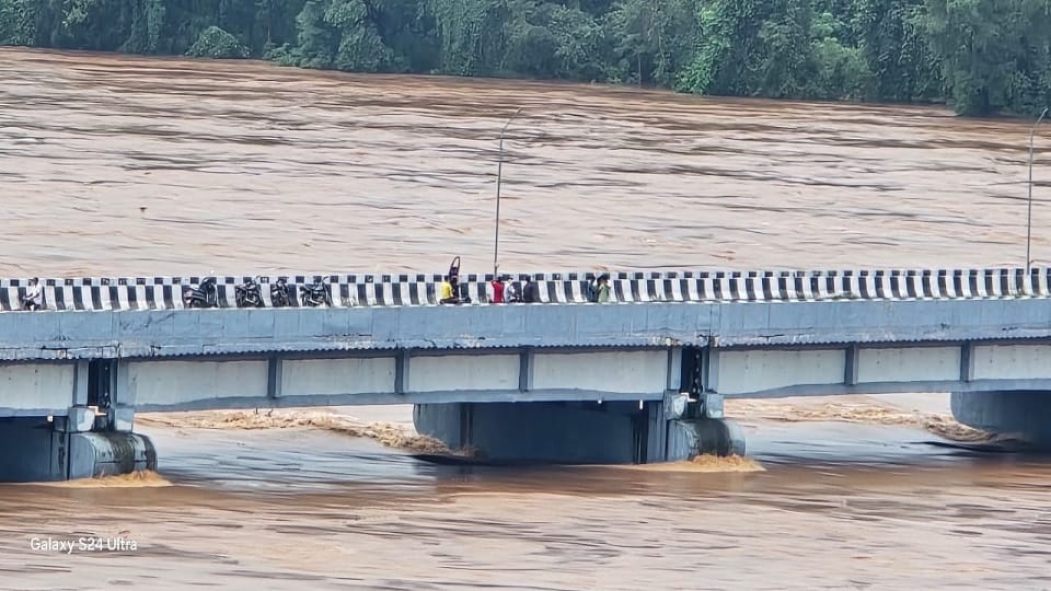 इंद्रावती नदी का जलस्तर 14.960 मीटर बढ़ा