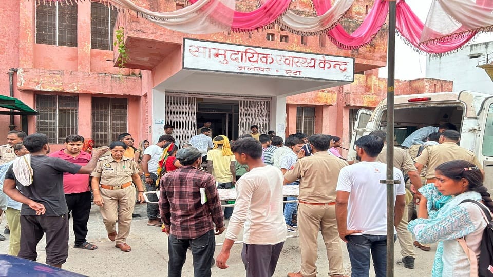 Tragic accident in Etah: Canter crushed three people riding bike three died