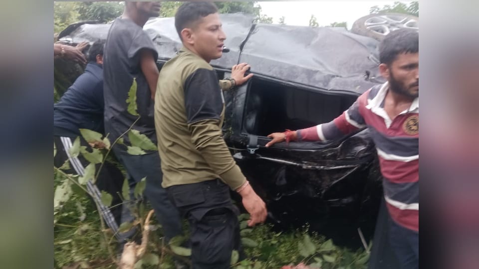 Uttarakhand Accident Car fell into a ditch in Devprayag  two teachers returning home from training died one in
